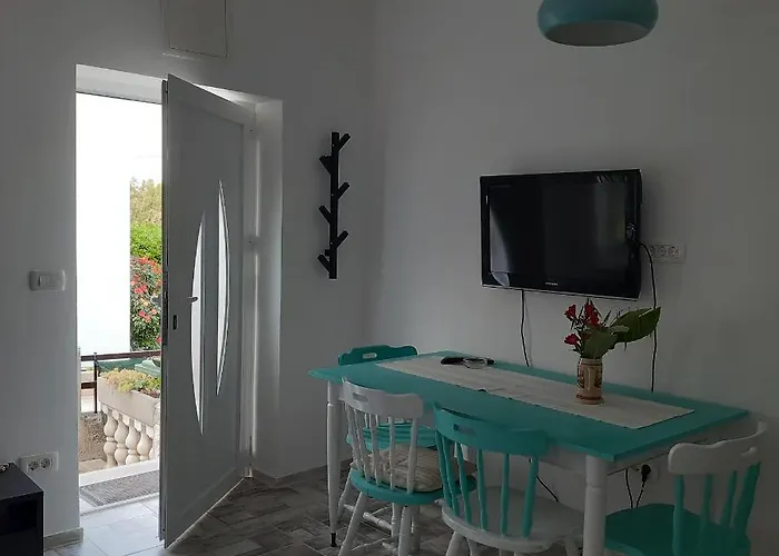 Pelargo * Poljana (Ugljan)