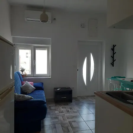 Pelargo * Poljana (Ugljan)