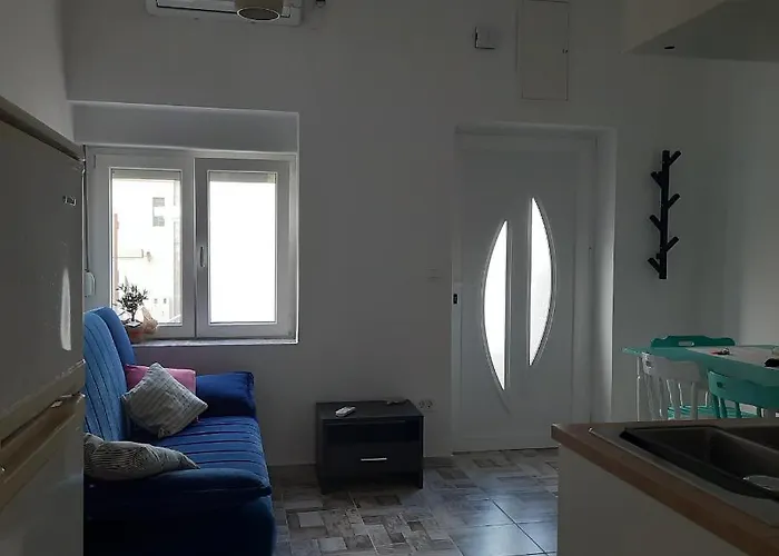 Pelargo * Poljana (Ugljan)